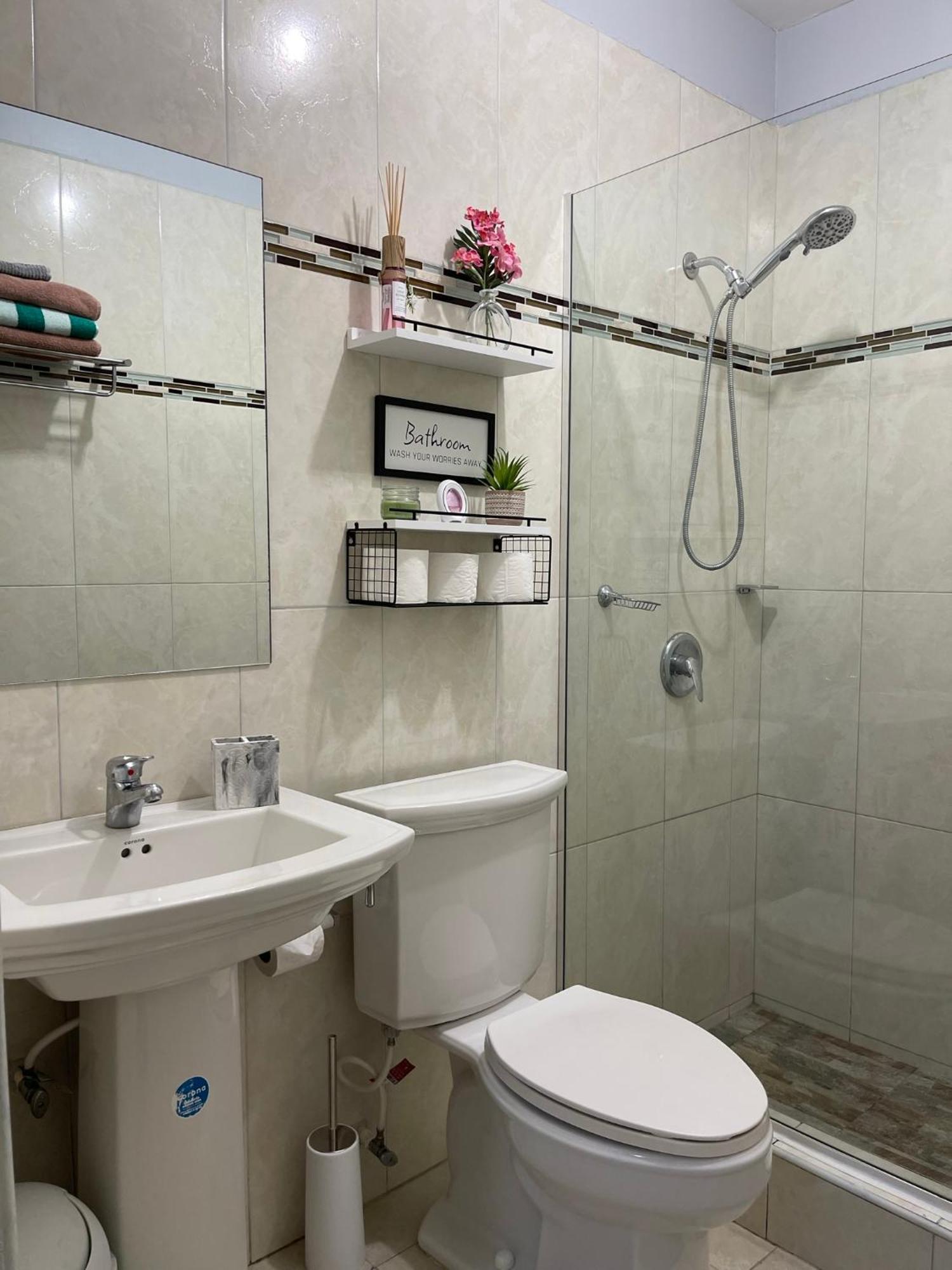Jamrock Suites Kingston Kültér fotó